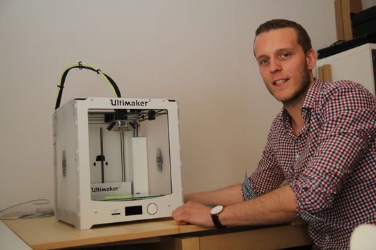 Stig Rune Storøy er egentilig utdannet Bachelor i administrasjon og ledelse, men jobber altså også som servicetekniker på 3D-skriverne han selger.