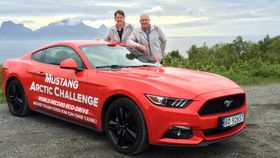 Henrik Borchgrevink og Knut Wilthil med bilen, en Ford Mustang med en 2.3-liters EcoBoost-motor med 317 HK.
