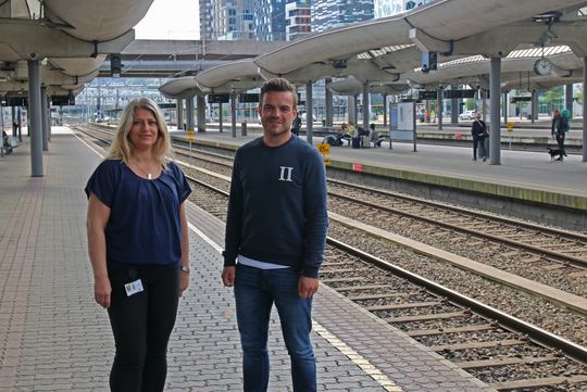 Nina Synneve Nicolaisen og Simen Lockert trives i Jernbaneverket og ønsker seg flere dyktige kolleger.