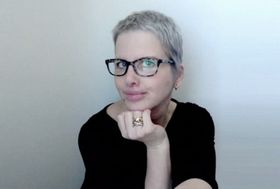 Operativsystemet utvikles under ledelse av Abigail Brody, som tidligere har jobbet for Apple.
