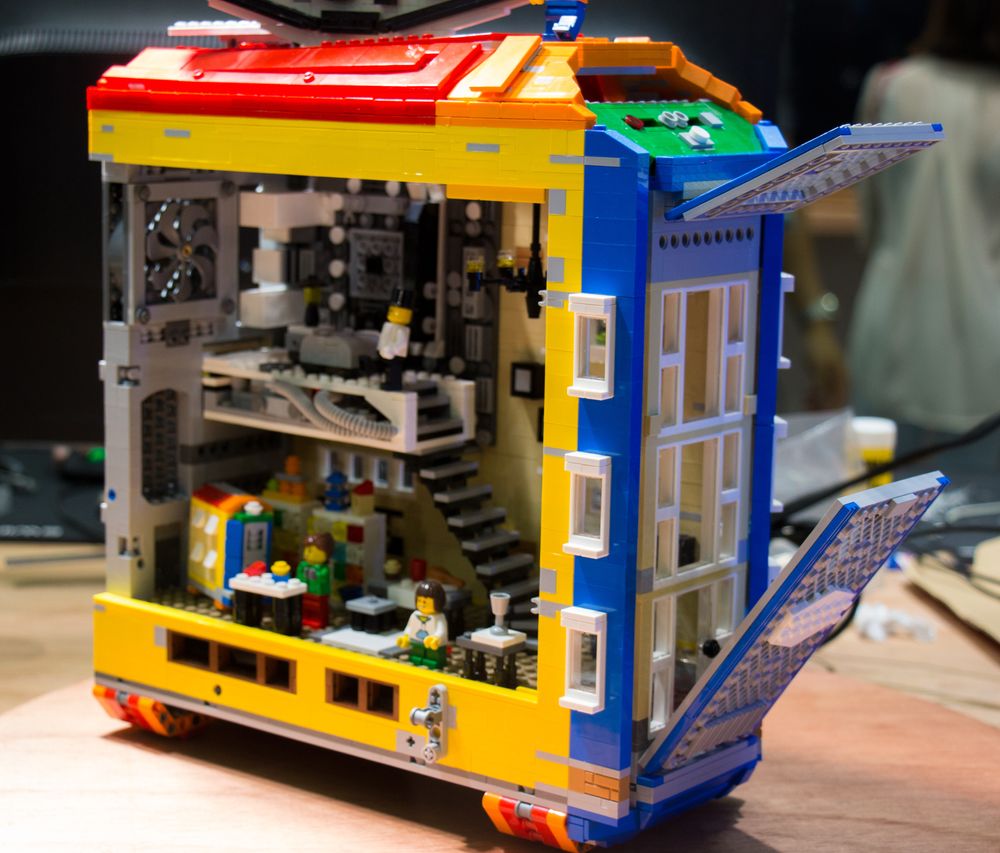 Her har noen kost seg med klosser undertegnede ikke hadde tilgang til som liten Lego-nerd på gutterommet. Det hjalp likevel litt på misunnelsen at det ikke så ut til at de fikk maskineriet til å starte.