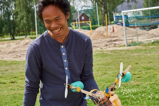 Her gikk det ikke så bra, men humøret var godt til tross for en ødelagt drone.