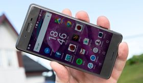 Skjermen har ikke 4K-oppløsning som i Xperia Z5 Premium, men med god lysstyrke og full-HD-oppløsning er det fortsatt snakk om en god skjerm å bruke.