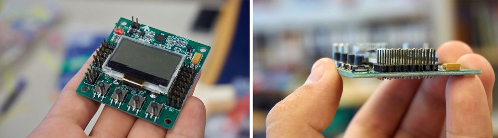 Slik ser en flight controller ut. I midten en skjerm.