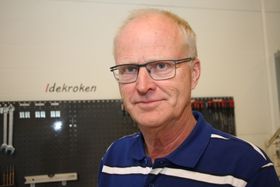 Arne Ramsland leder FoU-lab fra Tenkeboksen inne i verkstedet til Tronrud Engineering.