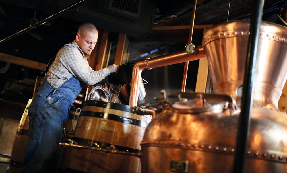 Moonshine er håndverksdestillering.
