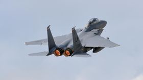 F-15E Strike Eagle fra USAF, til daglig stasjonert på Lakenheath i England, under Red Flag i Alaska i juni.