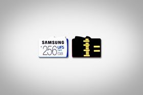 Her ser du både frem- og baksiden på det nye UFS-minnekortet til Samsung.