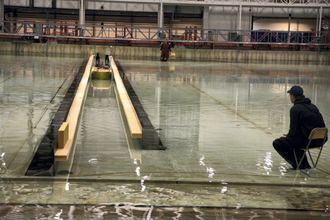 Kystverket testet modell av skip gjennom Stad i havbassenget til Marintek (nå Sintef Ocean) i juli 2016. Teststrekningen i bassenget tilsvarer 825 meter, det vil si om lag halvparten av fullskalatunnelen.
