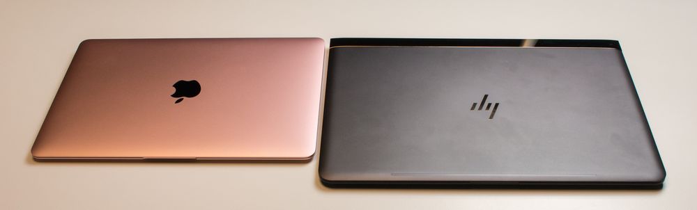 MacBook er mer kompakt, men har også en mindre skjerm enn Spectre 13.