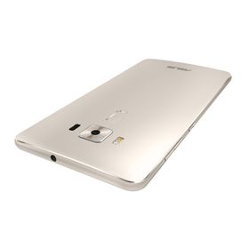 Asus Zenfone 3 Deluxe.