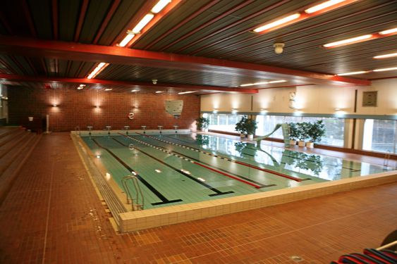 DAGENS SVØMMEHALL: Sofiemyrhallens svømmehall er gammel og sliten, og trenger oppussing.