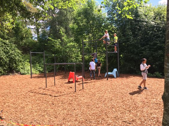 TRENING: I Tufteparken på Kolbotn kan du både klatre, dingle og trene opp kroppen din.