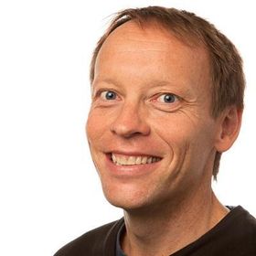 Svein Erik Bratsberg er professor og emneansvarlig for Datamodellering og databasesystemer ved NTNU sitt institutt for datateknikk og informasjonsvitenskap.