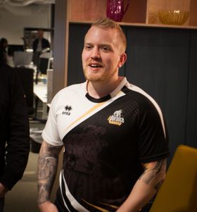 Styremedlen i nDurance Gaming, Henrik Årdahl. Her avbildet under visningsfesten av vårfinalen i Telenorligaen.