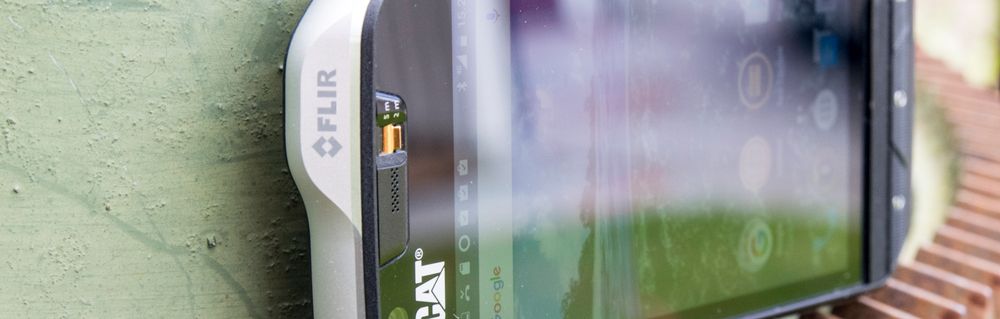 Selskapet FLIR lager løsninger som oppdager infrarød stråling fra varme objekter. Det virker enten det er mørkt eller lyst, men hvis omgivelsene er for varme kan det bli vanskelig å finne noe med det.