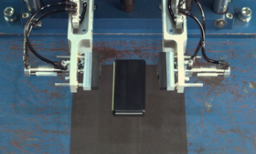 Gorilla Glass skal fint tåle fall fra 1.6 meter mot harde overflater. Bildet er hentet fra testingen av glasset.