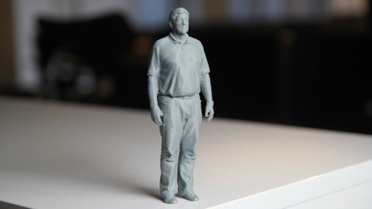 «Odd Richard i ekte hardplast. Værbestandig og tåler vann. Den ideelle gave til den som allerede har alt.»