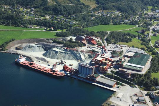 Norge er blant Europas ledende produsenter av Olivin, og Sibelco Åheim er en av de større produsentene av mineralet.