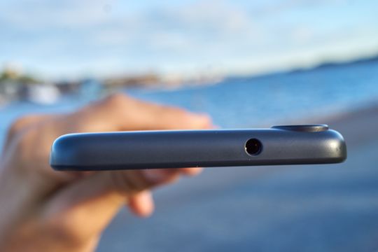 Det er bøttevis med trykk i hodetelefonutgangen til Desire 530, takket være en skikkelig forsterker.