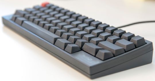 Tastatur som dette fra Happy Hacking, og andre fra for eksempel Das Keyboard, kan leveres helt uten påskrift, og med ekstra gode tastebrytere. Disse er ikke for alle, men noen få elsker dem.