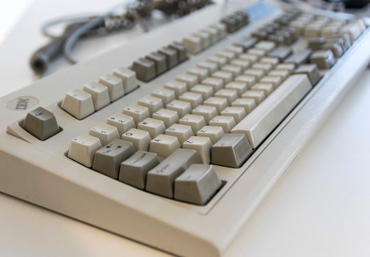 Er du virkelig sugen på å få tak i det perfekte tastaturet finnes det løsninger. Nettbutikken Clicky Keyboards restaurerer gamle mekaniske IBM-tastatur. Planlegg et utlegg på mellom 150 og 600 dollar. Kun nok et bevis på hvor mange ulike preferanser det finnes på akkurat denne fronten.