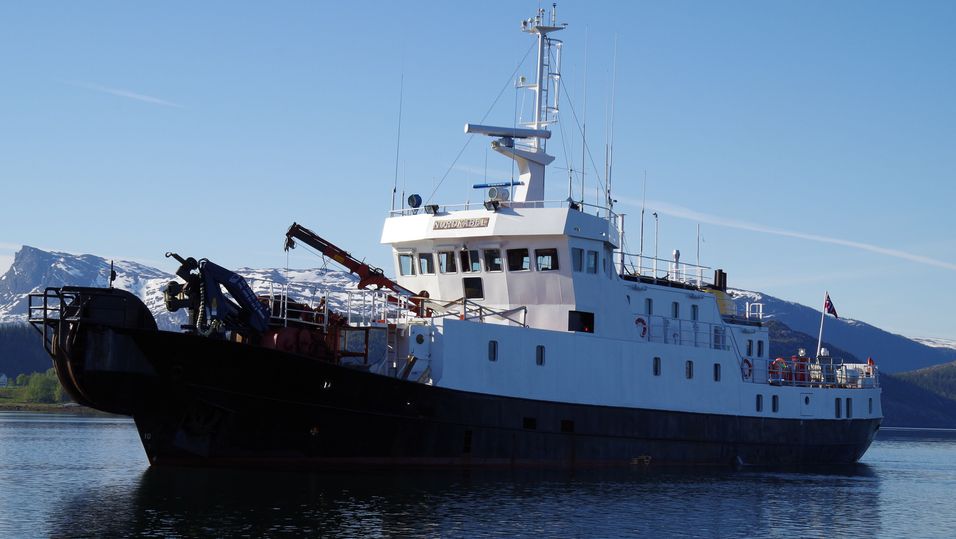 Mannskapet på MS Nordkabel jobbet under nær optimale værforhold da sjøkabelen skulle legges fra Bodø til Røst.