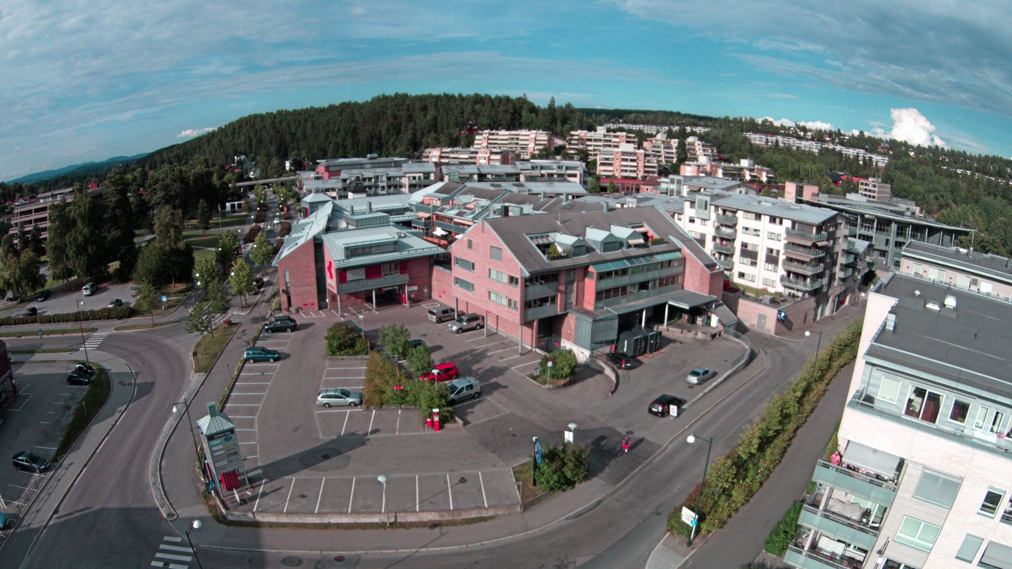 MIDT I SENTRUM: Kolbotn torg har 57 butikker, og er også kommunens nest største arbeidsplass.