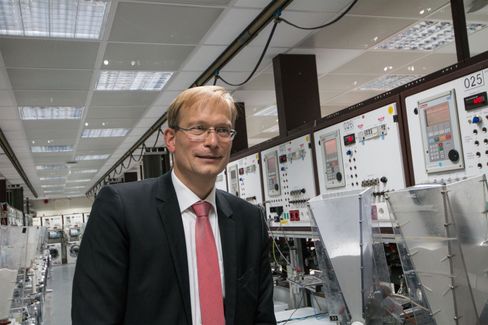 Dr Gayk hos Miele er eksperten på all slags vask av tøy, og leder Mieles testavdeling for vaskemaskiner.