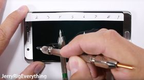 Ifølge YouTube-kanalen JerryRigEverything er det lett å lage riper i skjermen til Samsung Galaxy Note 7.