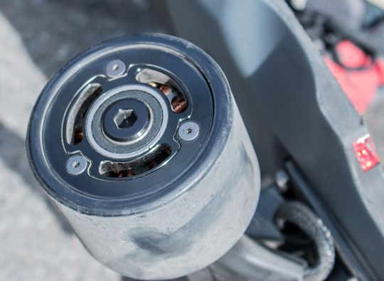 Motoren sitter på innsiden i selve hjulet, noe som har en rekke fordeler ifølge Inboard-representantene vi snakket med.