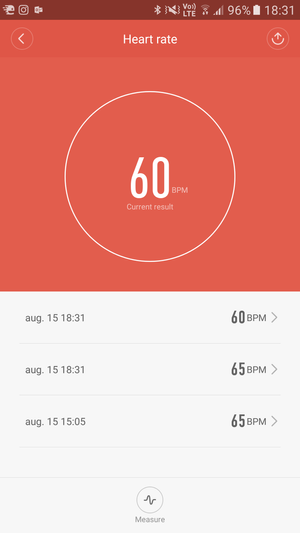 Du kan starte pulsmåling enten fra appen, eller direkte fra Mi Band 2.