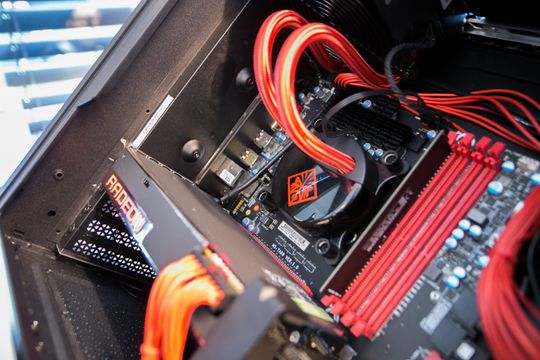 Vannkjølingen er kun utstyr på de dyrere Omen X -modellene, men du kan selvsagt installere vannkjøling fra hvilken produsent du vil.