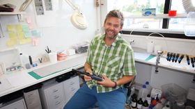 Materialeksperten: Mattias Huneide har en doktorgrad i molekylær overflatefysikk fra universitetet i Linkøping. Etter å ha jobbet i både REC og Aker Solutions er han sentral i produktutviklingen hos Fosstech.