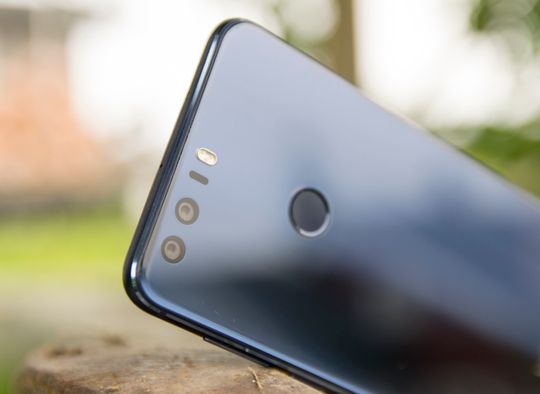 Den doble kameramodulen på baksiden er den samme som i Huawei P9.