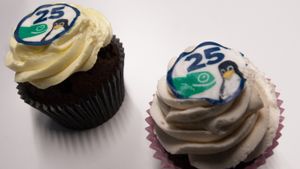 linux%20cupcake%20IMG_9696.300x169.jpg