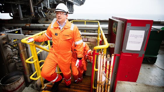 Stolt: Karl Johnny Hersvik er stolt av Det norskes gjennomføring av Ivar Aasen-prosjektet som starter produksjon i desember - her om bord i Maersk Interceptor som boret produksjonsbrønnene.