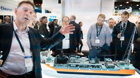 Nils Olav Solheim, prosjektdirektør for Johan Castberg i Aker Solutions, forklarer hvordan de har gått frem for å ta ned kostnadene på produksjonsskipet. .