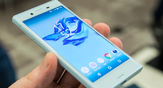 Xperia X Compact er en kompakt blanding av egenskaper fra de ulike Xperia X-modellene.