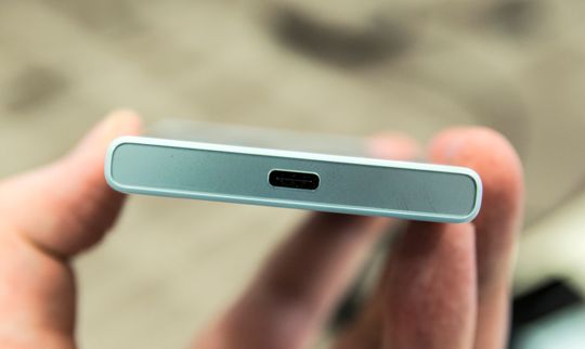 USB type-C gjør sin første inntreden i Xperia-modeller med disse to nye telefonene.