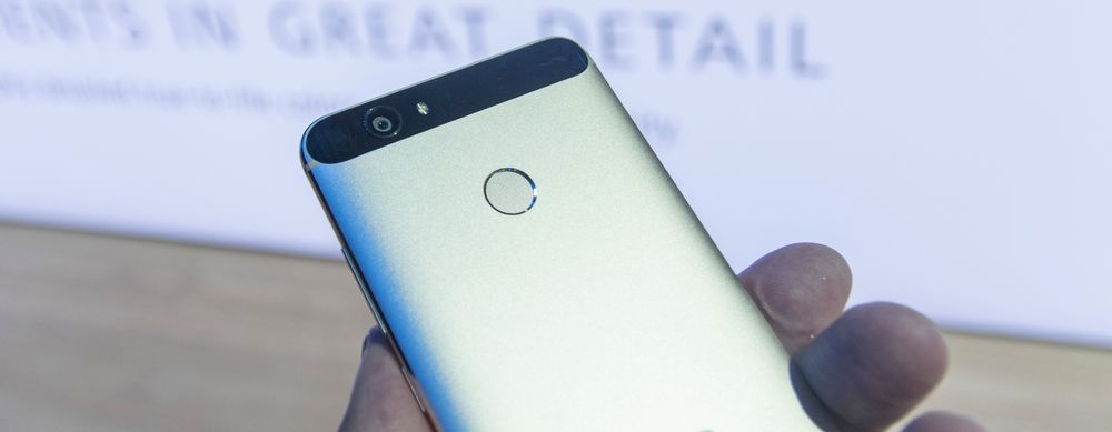 Kamerakonstruksjonen i Huawei Nova ser finere og mer påkostet ut enn den i Plus-utgaven. Men egentlig er det omvendt.