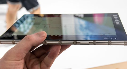 Klapp skjermen sammen over tastaturdelen for å gå over i ren nettbrettmodus.