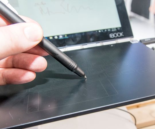 Lenovo har kalt pennen sin for Real Pen ... fordi det også er en ekte penn, med blekk i. De har i vært fall vært kreative på det viktige, om enn ikke da de døpte pennen.