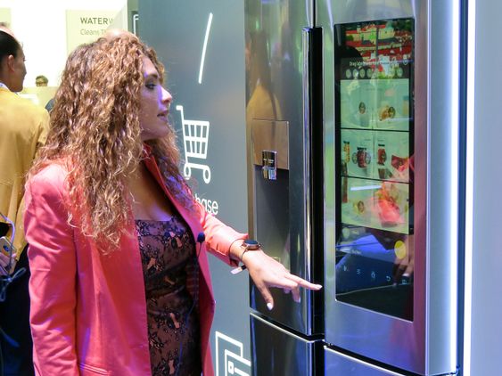 Samsung var en av produsentene som viste frem «smarte» kjøleskap.