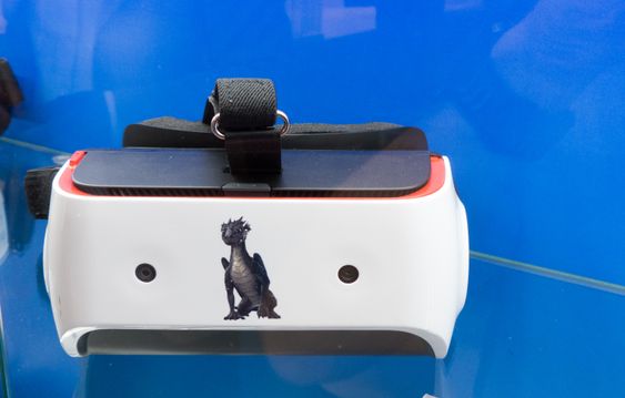 Slik ser Qualcomm-brillene ut. Disse vil ikke komme i salg, men andre produsenter kan lage egne briller basert på Qualcomms referansedesign.