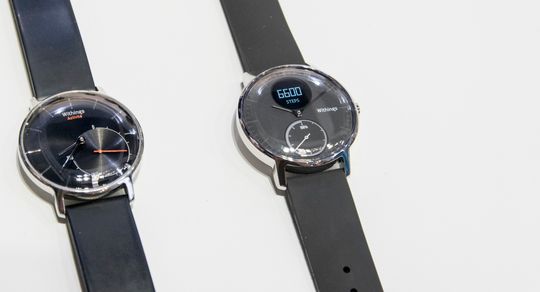 Til venstre Withings Activité, til høyre Withings Steel HR.