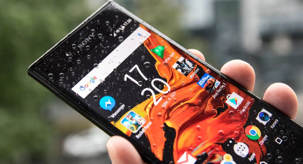 Xperia XZ er tett slik at den skal tåle uvær. Produsenten anbefaler likevel ikke at du bader med den.