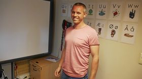 ENESTE MANN: Martin Høy er den eneste mannlige læreren blant årets førsteklassinger i Oppegård-skolene.