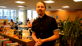 FORNØYD: Sturla K. Johansen gleder seg til enda flere brettspillkvelder fremover.