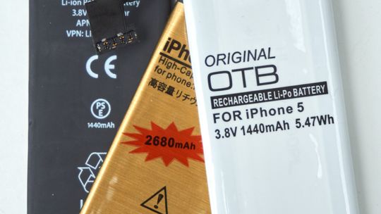 De tre nye batteriene, med oppgitt kapasitet i fokus.
